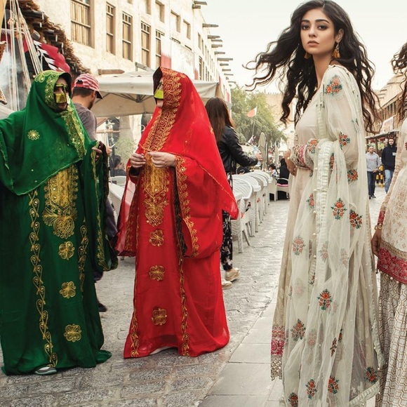 Maria B Luxury Lawn Embroidered Pakistani 3pc Suit - Picture 2 of 12